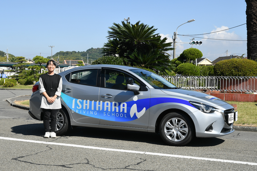 教習車両デザイン　和田奈々さん（松山南高等学校砥部分校出身）