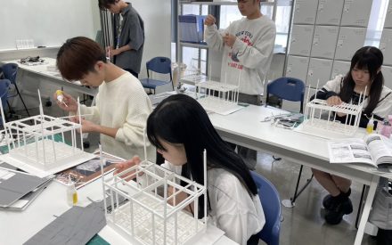 建築模型で学ぶ！在来軸組工法の通し柱から2階根太まで～