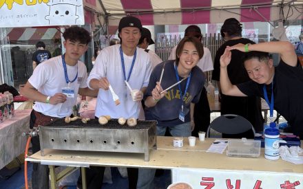 エリンギ焼きで大盛り上がり！！2025学園祭