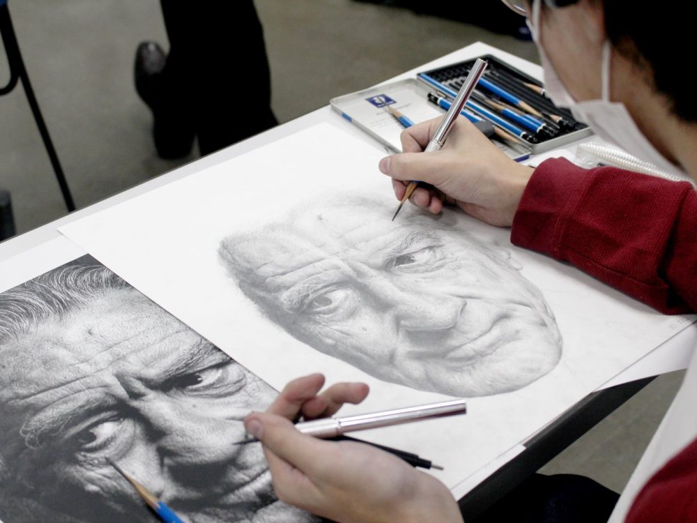 授業の様子 デッサンⅣ(人物模写)編 授業の様子 デッサンⅣ(人物模写)編