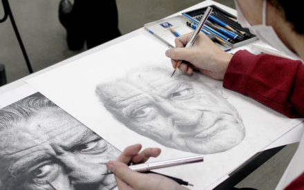 授業の様子 デッサンⅣ(人物模写)編 授業の様子 デッサンⅣ(人物模写)編