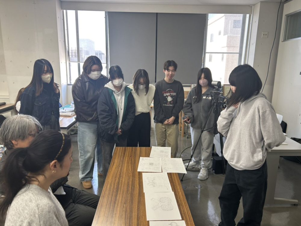 2年、意匠とインテリア合同中間発表！！