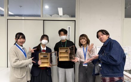 開閉扉の付いた収納ケース作り～ミニチュア家具を添えて～