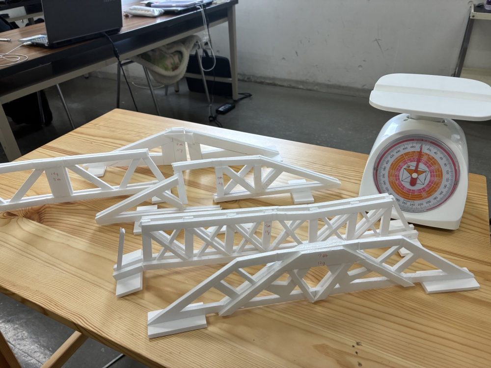 「 トラス構造荷重テスト 」優勝チーム決定 !