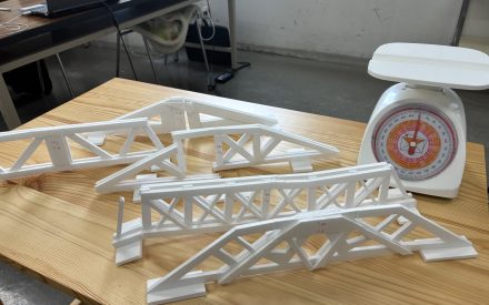 「 トラス構造荷重テスト 」優勝チーム決定 !